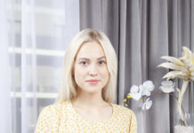 Ukrainian blonde model Miss Nikki Hill fingers her pussy for us in VR