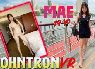 Petite And Bored Thai Lady Gets Superhorny on First Date